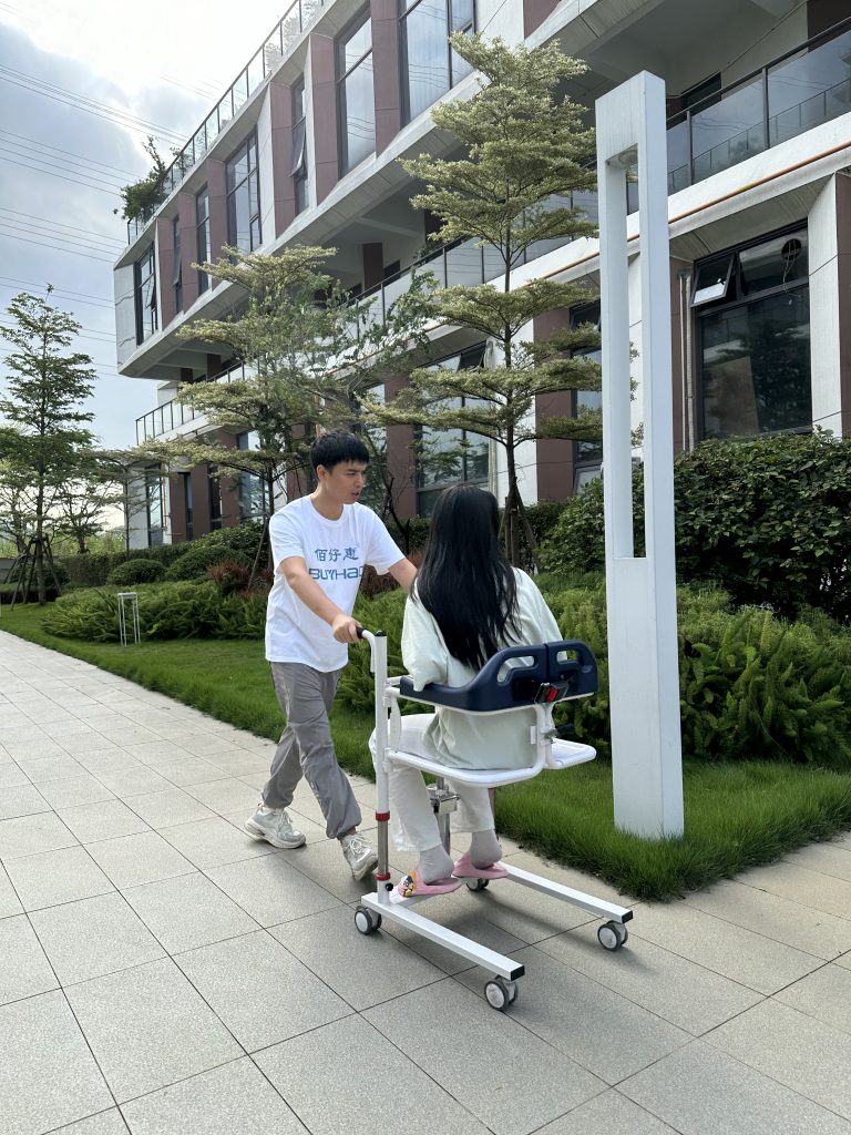 移位车在老人护理中的具体应用
