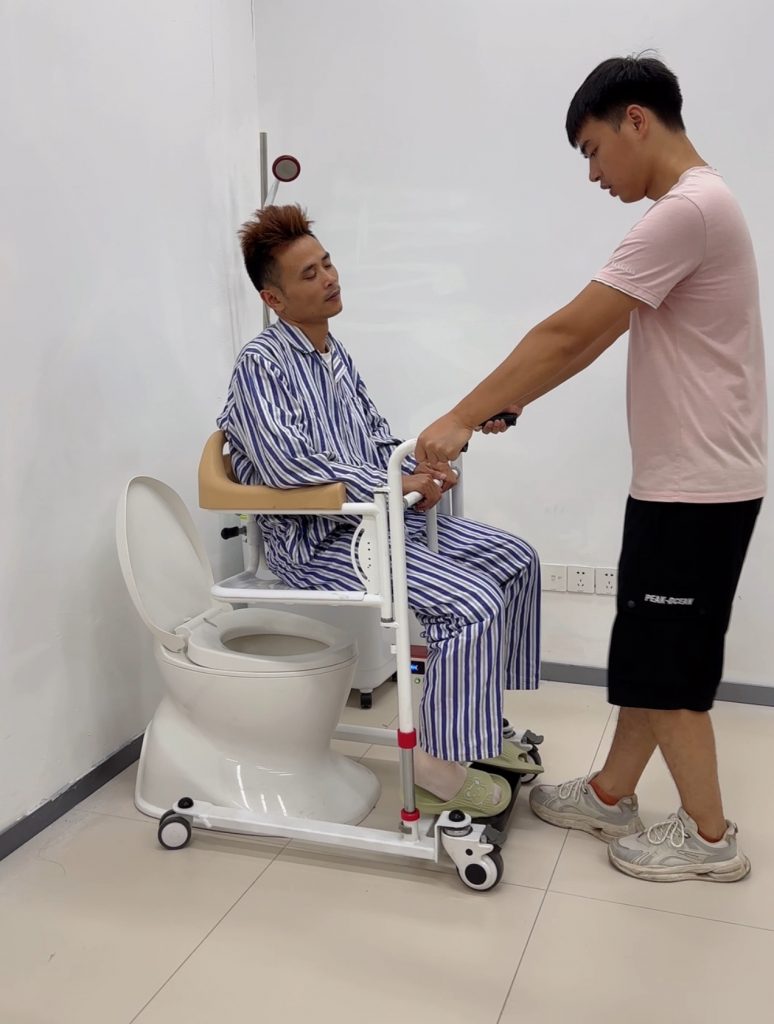 老人使用移位车的作用